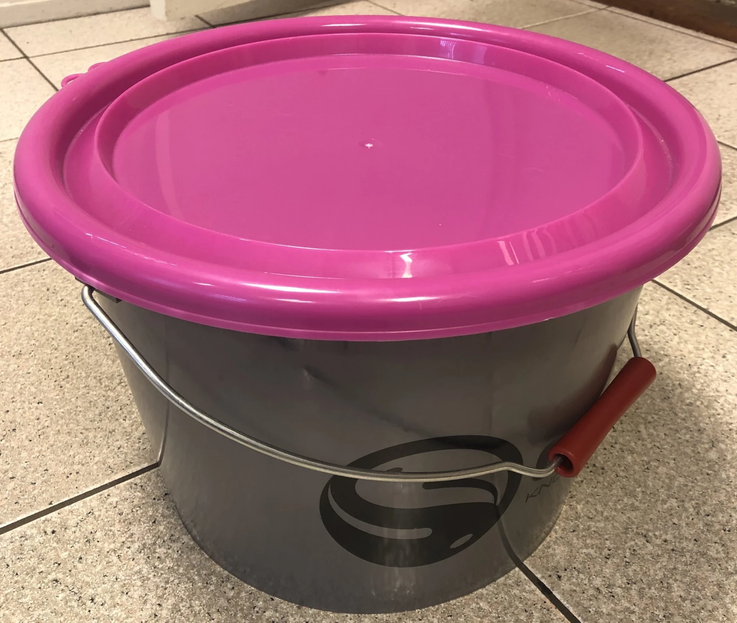 Guru 18L Emmer Grijs 2 Guru 18L Emmer Grijs - Afbeelding 2